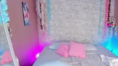 Snapshot of ayla_lux chatting on 07/20/26, 04:27 Ayla online show from 07/20/26, 04:27