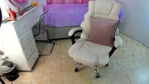 Snapshot of aynara_kiss chatting on 09/17/25, 04:47 aynara_kiss online show from 09/17/25, 04:47