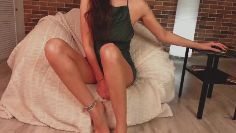 azaliaswallows online show from 12/07/24, 12:56