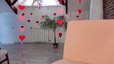 azaliaswallows online show from 05/13/26, 12:35