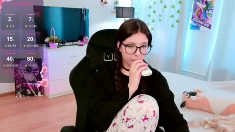 Snapshot of azaliya_haze chatting on 05/02/26, 07:35 Azaliya online show from 05/02/26, 07:35