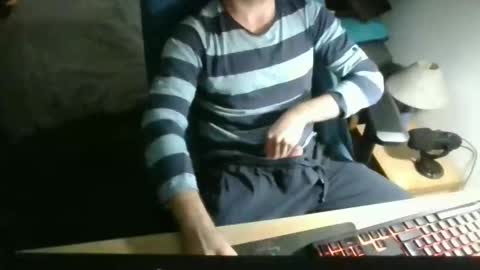 Snapshot of azdert2100 chatting on 11/18/25, 12:27 azdert online show from 11/18/25, 12:27