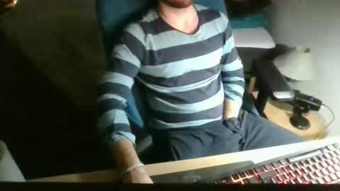 Snapshot of azdert2100 chatting on 12/04/25, 09:01 azdert online show from 12/04/25, 09:01