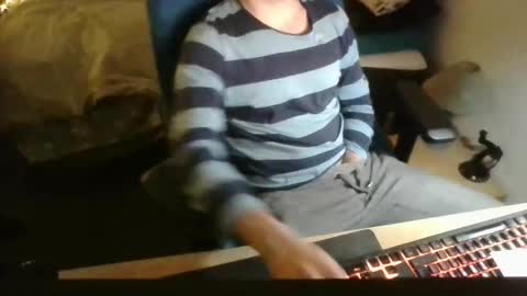 Snapshot of azdert2100 chatting on 01/10/26, 12:07 azdert online show from 01/10/26, 12:07