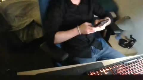 Snapshot of azdert2100 chatting on 01/15/26, 01:16 azdert online show from 01/15/26, 01:16