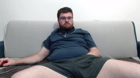 Snapshot of azer912 chatting on 11/17/25, 10:15 Azer online show from 11/17/25, 10:15