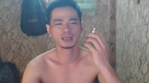 Snapshot of azn_philip chatting on 11/01/25, 04:25 Philip online show from 11/01/25, 04:25
