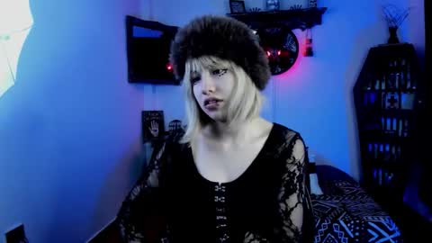Snapshot of azu_moure chatting on 10/16/25, 10:33 Azu Moure online show from 10/16/25, 10:33