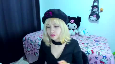 Snapshot of azu_moure chatting on 10/26/25, 01:33 Azu Moure online show from 10/26/25, 01:33