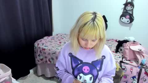 Snapshot of azu_moure chatting on 11/09/25, 03:27 Azu Moure online show from 11/09/25, 03:27
