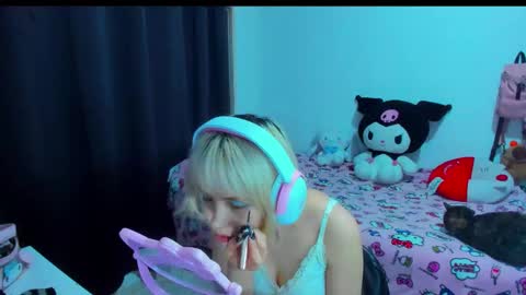 Snapshot of azu_moure chatting on 02/14/26, 03:47 Azu Moure online show from 02/14/26, 03:47