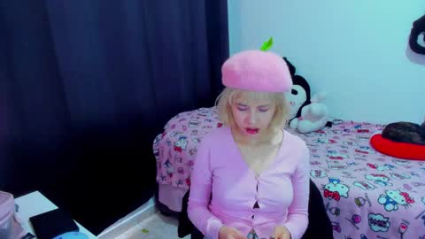 Snapshot of azu_moure chatting on 02/28/26, 05:25 Azu Moure online show from 02/28/26, 05:25