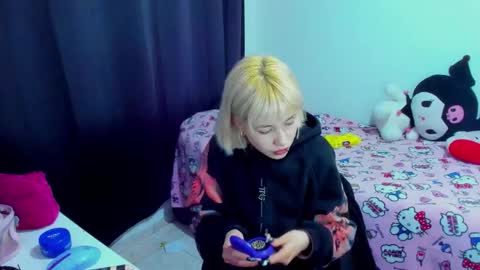 Snapshot of azu_moure chatting on 03/02/26, 04:14 Azu Moure online show from 03/02/26, 04:14