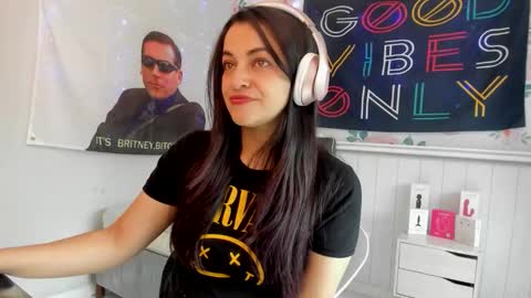 Azucena R online show from 10/18/25, 03:13
