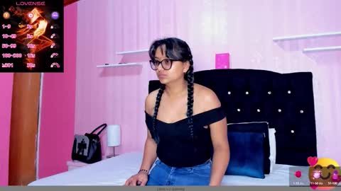 Snapshot of azul_moon chatting on 09/19/25, 03:30 azul_moon online show from 09/19/25, 03:30