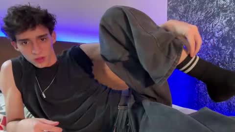 Snapshot of azulyfucsia chatting on 10/26/25, 06:08 nice boy online show from 10/26/25, 06:08