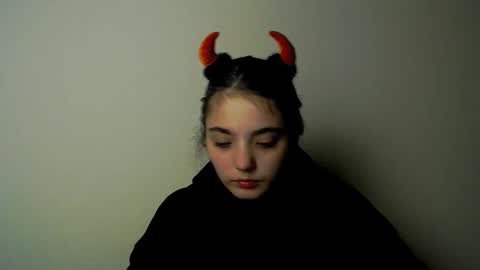 azumi_chan_ online show from 10/14/25, 10:10