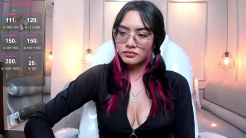 Azura online show from 01/08/25, 01:32