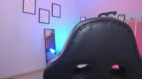 Azurra  online show from 10/18/25, 08:42