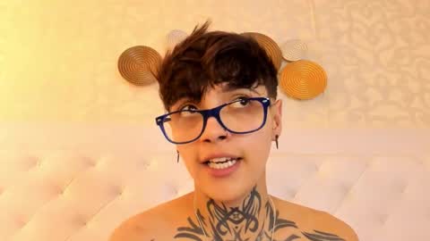 Snapshot of b3k_afrodict chatting on 10/11/25, 11:47 Anny online show from 10/11/25, 11:47
