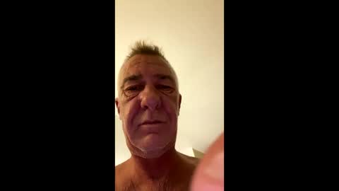 Snapshot of b_benito chatting on 10/01/25, 09:32 benito online show from 10/01/25, 09:32