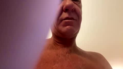 Snapshot of b_benito chatting on 03/05/26, 09:11 benito online show from 03/05/26, 09:11