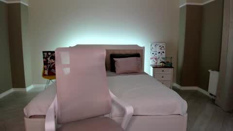 Monica online show from 10/03/25, 12:40