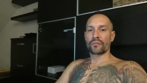 Snapshot of babakeror chatting on 10/11/25, 11:47 BKR online show from 10/11/25, 11:47