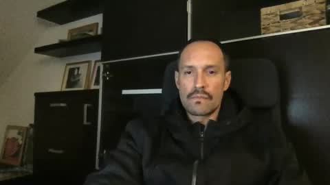 Snapshot of babakeror chatting on 11/01/25, 02:02 BKR online show from 11/01/25, 02:02