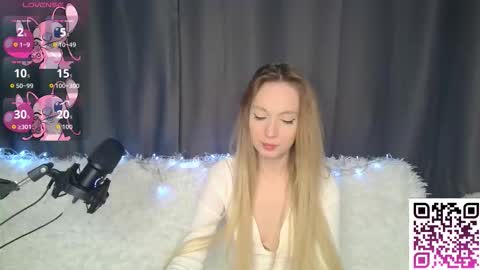 Snapshot of babbbyfoxx chatting on 09/14/25, 08:08 Foxy online show from 09/14/25, 08:08