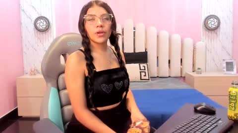 Snapshot of babe_vennus chatting on 05/06/26, 03:28 Venus online show from 05/06/26, 03:28