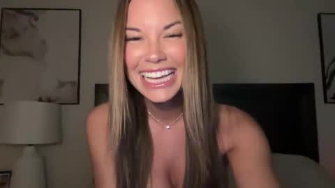 Snapshot of babeb77 chatting on 09/12/25, 03:17 B online show from 09/12/25, 03:17