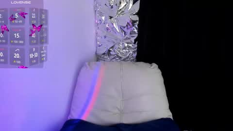 Queen B online show from 10/23/25, 06:50