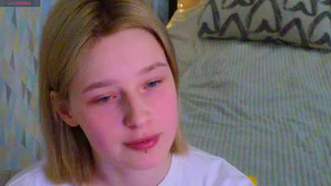 Snapshot of babees_eva chatting on 04/08/26, 10:59 Sweety Eva online show from 04/08/26, 10:59