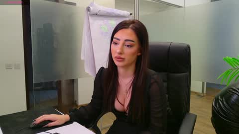 Snapshot of babesgowild chatting on 01/20/25, 08:40 Olivia and Lexi online show from 01/20/25, 08:40