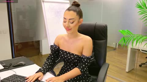 Snapshot of babesgowild chatting on 03/07/25, 05:18 Olivia and Lexi online show from 03/07/25, 05:18