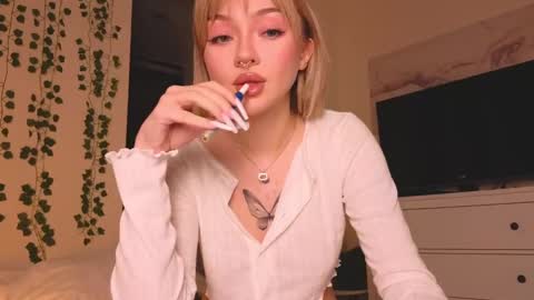 Snapshot of baby_adele chatting on 12/30/24, 03:46 bb adele online show from 12/30/24, 03:46