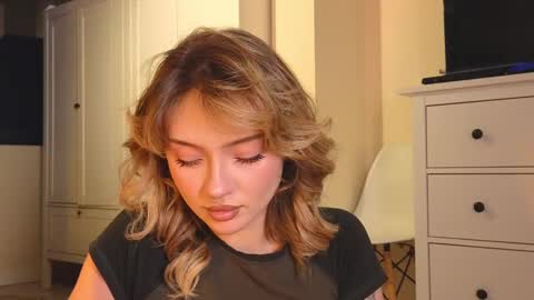 Snapshot of baby_adele chatting on 02/19/25, 09:25 bb adele online show from 02/19/25, 09:25