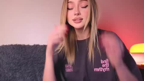 Snapshot of baby_adele chatting on 09/10/25, 03:34 bb adele online show from 09/10/25, 03:34