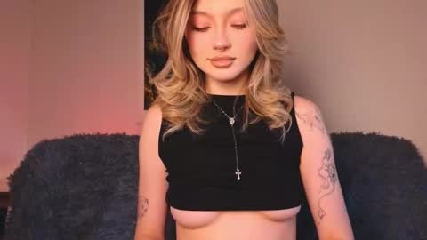 Snapshot of baby_adele chatting on 09/15/25, 02:50 bb adele online show from 09/15/25, 02:50