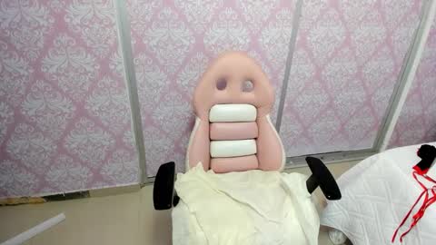 Snapshot of baby_alisson18 chatting on 11/26/25, 12:17 ALISSON online show from 11/26/25, 12:17