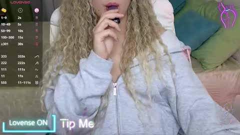 Debora online show from 02/25/25, 09:35