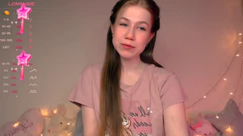 Snapshot of baby_girl_0001 chatting on 12/24/24, 12:00 Kira online show from 12/24/24, 12:00