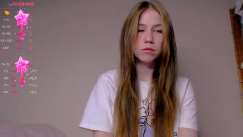 Snapshot of baby_girl_0001 chatting on 02/27/25, 11:48 Kira online show from 02/27/25, 11:48