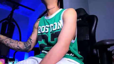 Junior       Independent Model online show from 12/21/25, 04:30