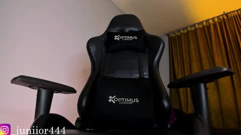 Junior       Independent Model online show from 01/08/26, 03:42