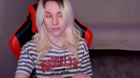 baby_kitte online show from 12/12/24, 10:45