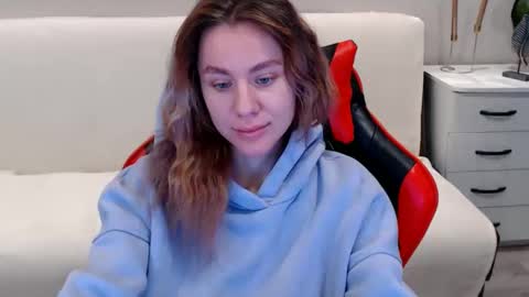 baby_kitte online show from 01/11/25, 12:44