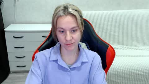 baby_kitte online show from 10/28/25, 03:32