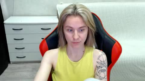 baby_kitte online show from 10/29/25, 04:37